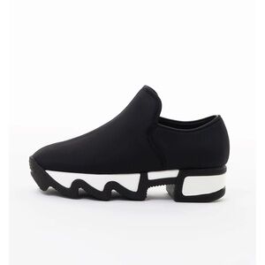 iRi WES I Black Outline Low Top Sneaker size 37 1/2 Made in Italy